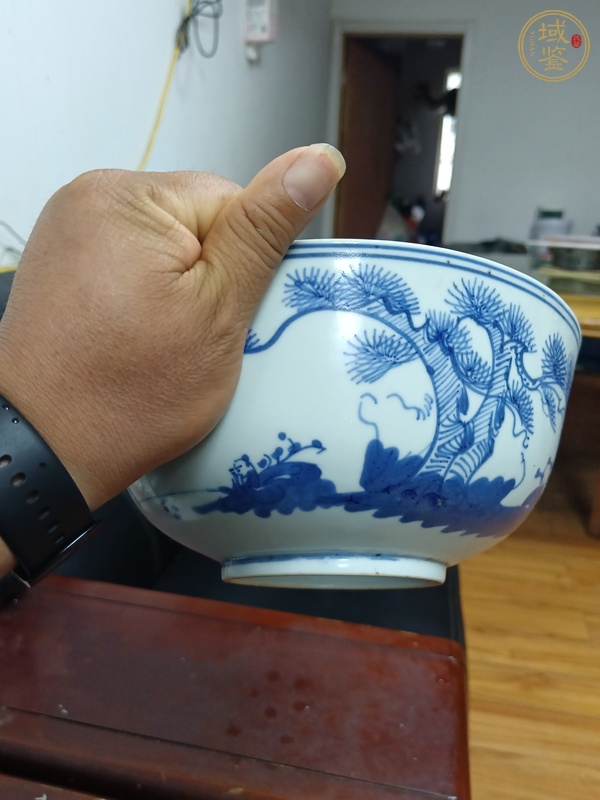 古玩陶瓷青花壽松圖墩式碗真品鑒賞圖