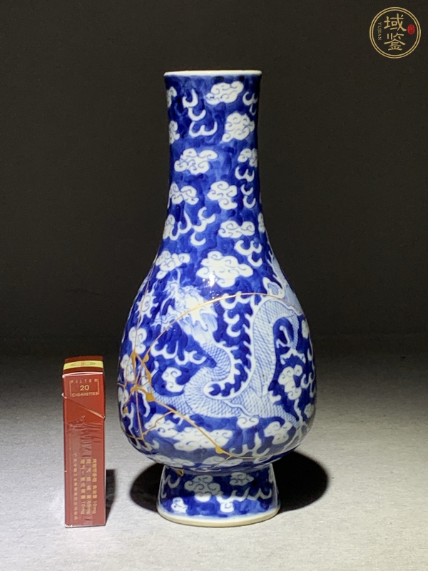 古玩陶瓷龍紋青花瓶真品鑒賞圖