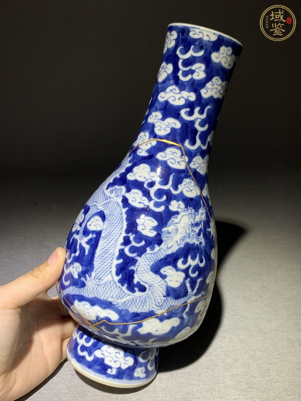 古玩陶瓷龍紋青花瓶真品鑒賞圖