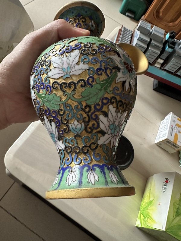 古玩陶瓷景泰藍(lán)雕花卉紋花瓶一對拍賣,當(dāng)前價格1250元