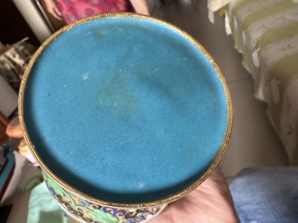 古玩陶瓷景泰藍(lán)雕花卉紋花瓶一對拍賣,當(dāng)前價格1250元