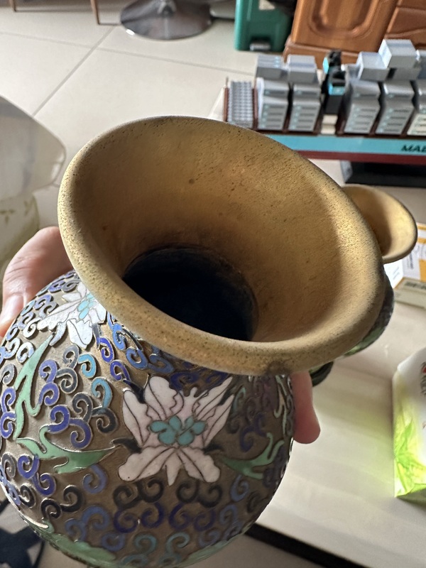 古玩陶瓷景泰藍(lán)雕花卉紋花瓶一對拍賣,當(dāng)前價格1250元