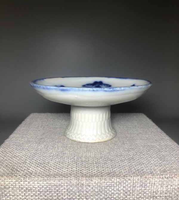 古玩陶瓷青花蝴蝶花卉紋高足貢盤拍賣,當(dāng)前價(jià)格888元