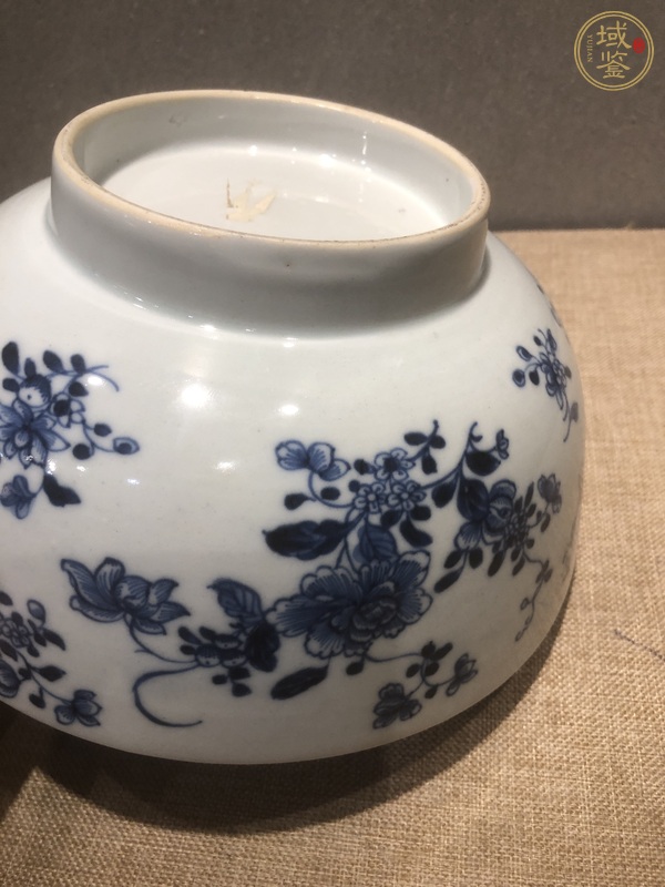 古玩陶瓷花卉紋青花碗真品鑒賞圖