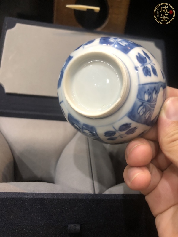 古玩陶瓷花卉紋青花杯真品鑒賞圖