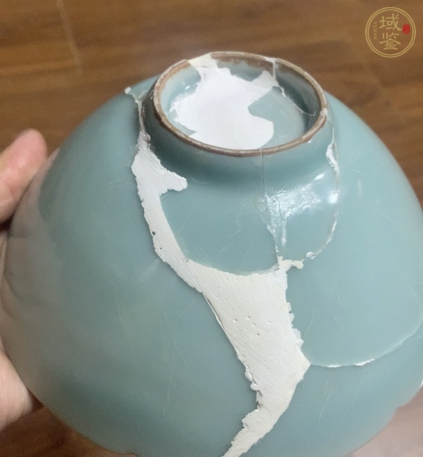 古玩陶瓷龍泉窯青釉碗真品鑒賞圖