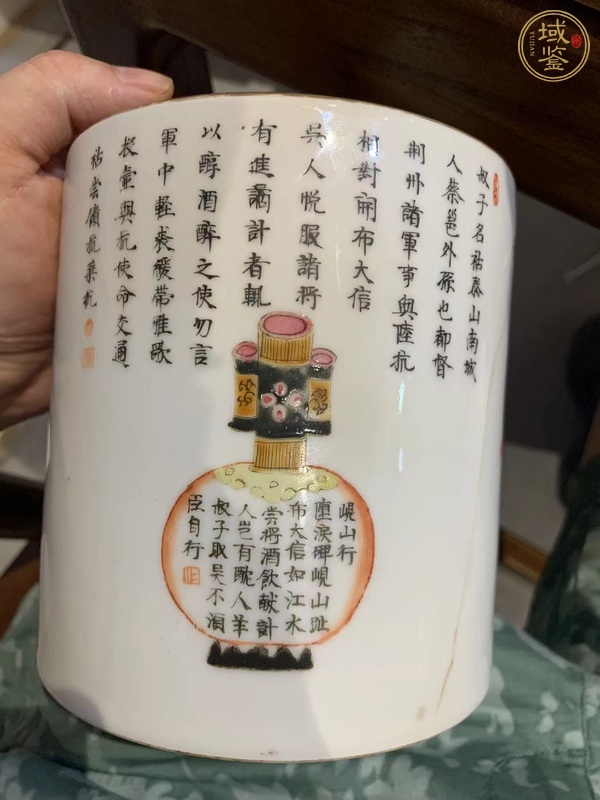 古玩陶瓷粉彩人物筆筒真品鑒賞圖