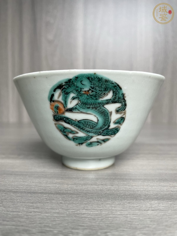 古玩陶瓷粉彩團(tuán)龍紋茶碗真品鑒賞圖