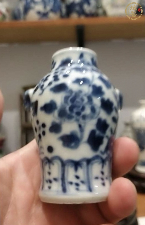 古玩陶瓷青花花卉雙耳瓶真品鑒賞圖