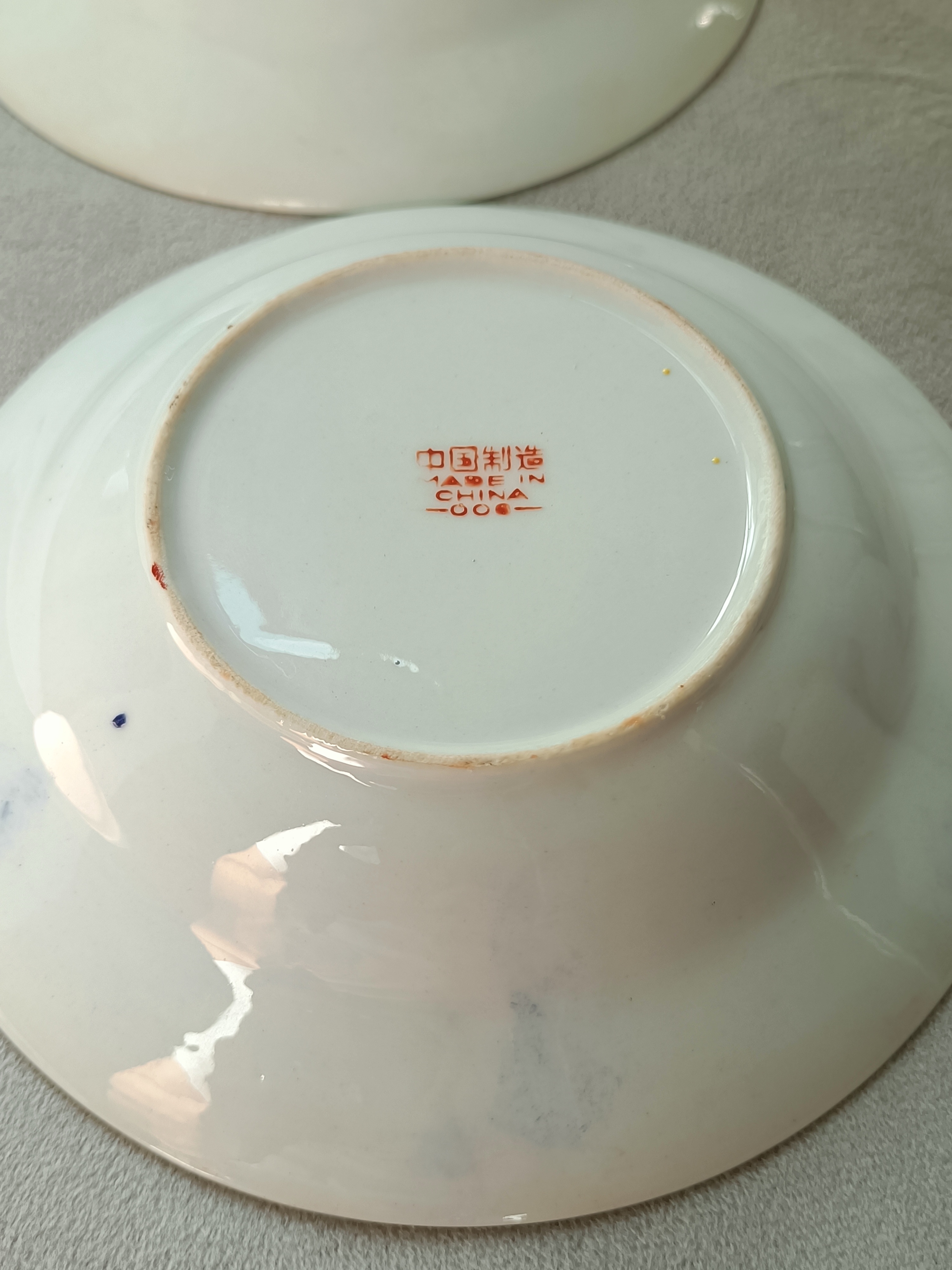 域鉴古玩】粉彩蝴蝶花卉纹盘拍卖价格/图片/值多少钱