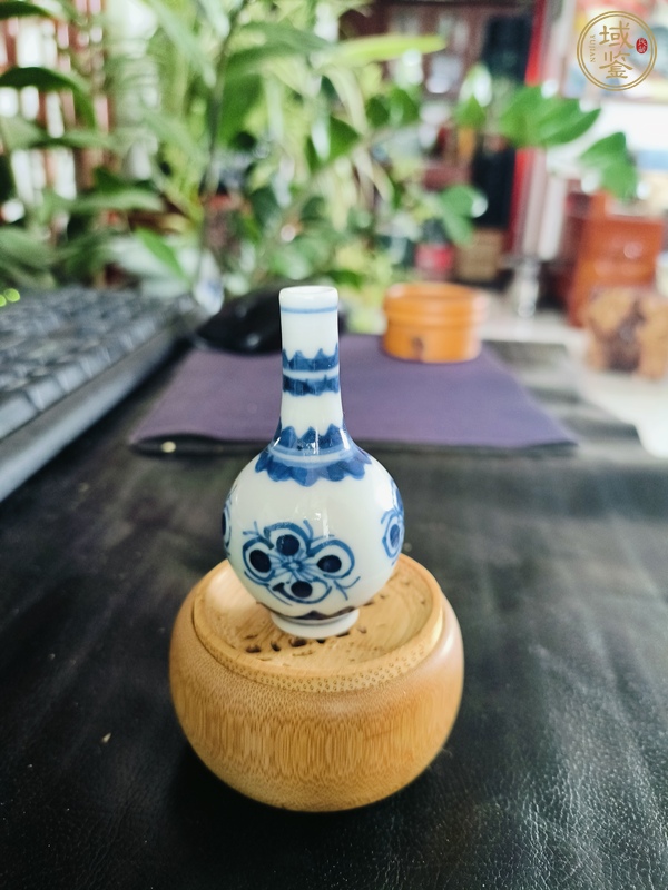 古玩陶瓷梅紋青花錐把瓶真品鑒賞圖