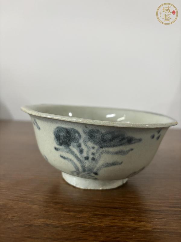 古玩陶瓷青花花卉紋茶碗真品鑒賞圖