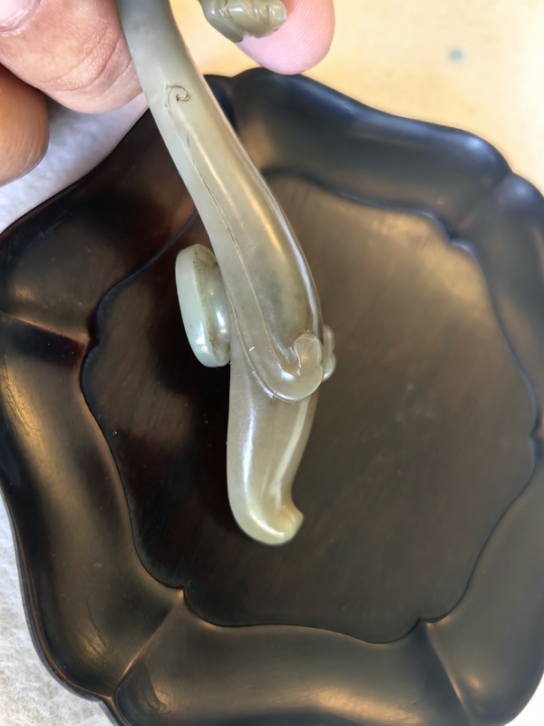 古玩雜項明代特殊龍紋—明末且末藍飛翼云龍紋帶鉤拍賣,當前價格16000元