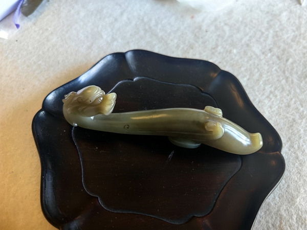 古玩雜項明代特殊龍紋—明末且末藍飛翼云龍紋帶鉤拍賣,當前價格16000元