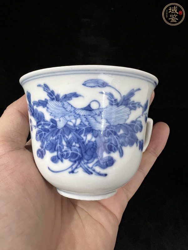 古玩陶瓷青花花卉紋把杯真品鑒賞圖