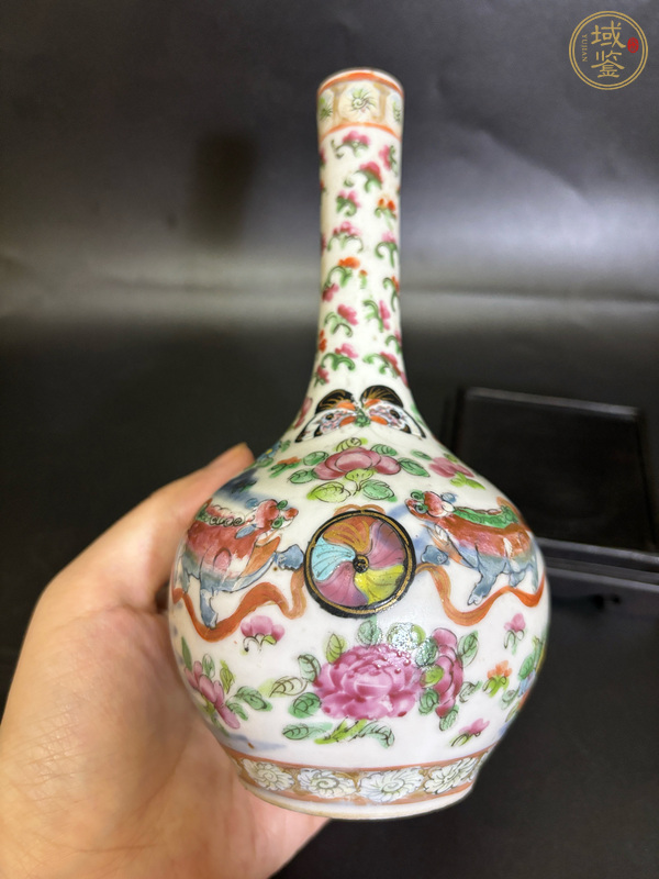 古玩陶瓷青花加彩獅子繡球圖長(zhǎng)頸瓶真品鑒賞圖