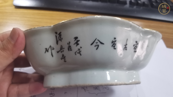 古玩陶瓷粉彩博古圖海棠口貢碗真品鑒賞圖