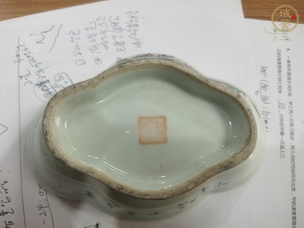 古玩陶瓷粉彩博古圖海棠口貢碗真品鑒賞圖