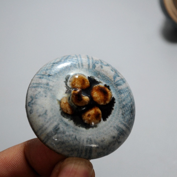 古玩陶瓷明中期青花花卉紋香丸盒拍賣,當前價格1980元