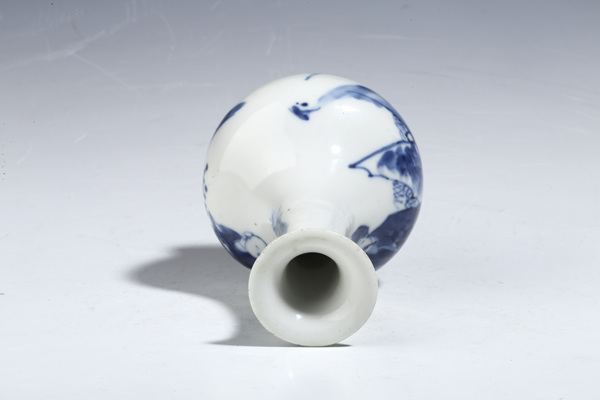 古玩陶瓷清晚·青花人物紋長頸撇口瓶拍賣，當(dāng)前價(jià)格3500元