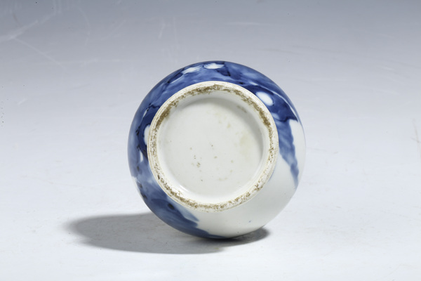 古玩陶瓷清晚·青花人物紋長頸撇口瓶拍賣，當(dāng)前價(jià)格3500元