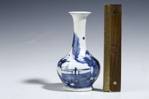 古玩陶瓷清晚·青花人物紋長頸撇口瓶拍賣,當前價格3500元