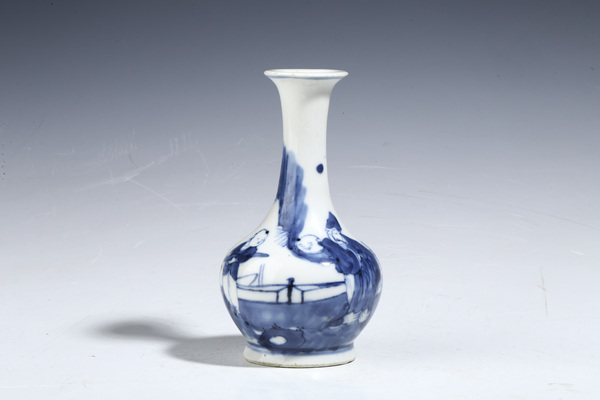 古玩轉(zhuǎn)賣清晚·青花人物紋長(zhǎng)頸撇口瓶拍賣,當(dāng)前價(jià)格386元