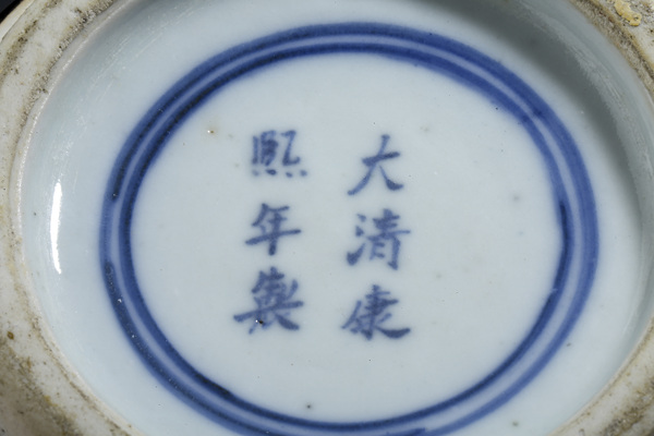 古玩陶瓷晚清·烏金釉觀音瓶拍賣,當前價格19999元
