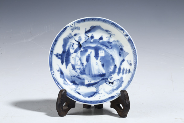 古玩轉(zhuǎn)賣清康熙·青花山水人物紋碟拍賣,當(dāng)前價(jià)格8888元