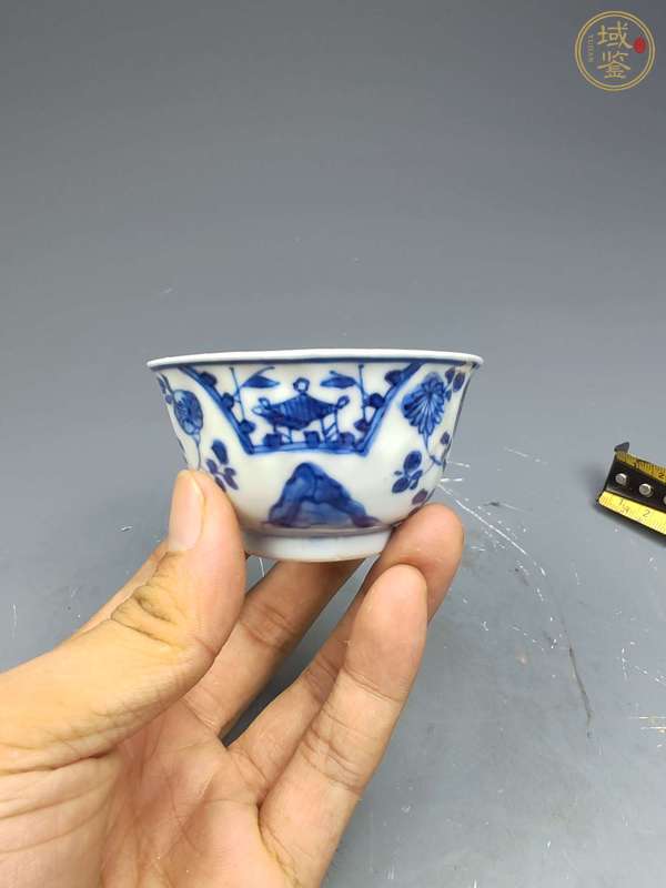 古玩陶瓷青花模印瓜棱花卉紋賞杯真品鑒賞圖