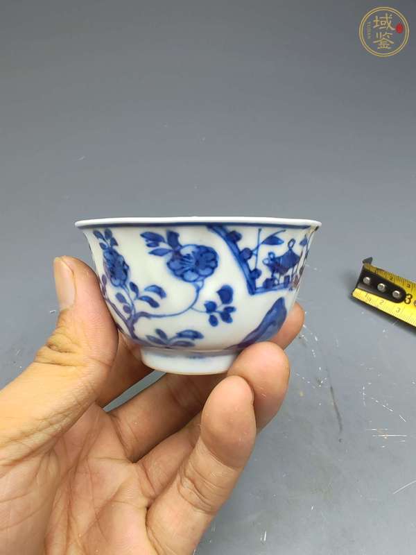 古玩陶瓷青花模印瓜棱花卉紋賞杯真品鑒賞圖