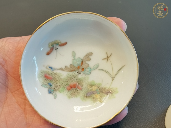 古玩陶瓷粉彩蝶戀花紋筆添真品鑒賞圖