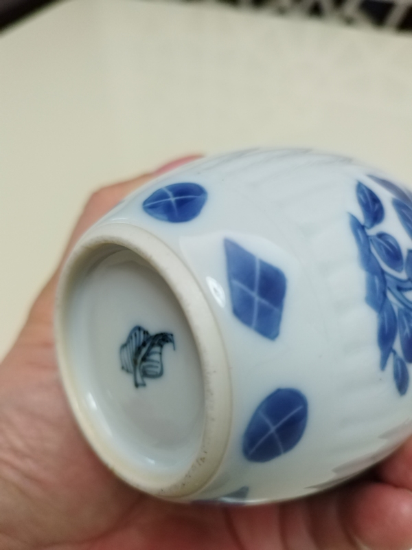 古玩陶瓷清康熙青花折枝花卉紋瓜楞罐拍賣，當(dāng)前價格6000元