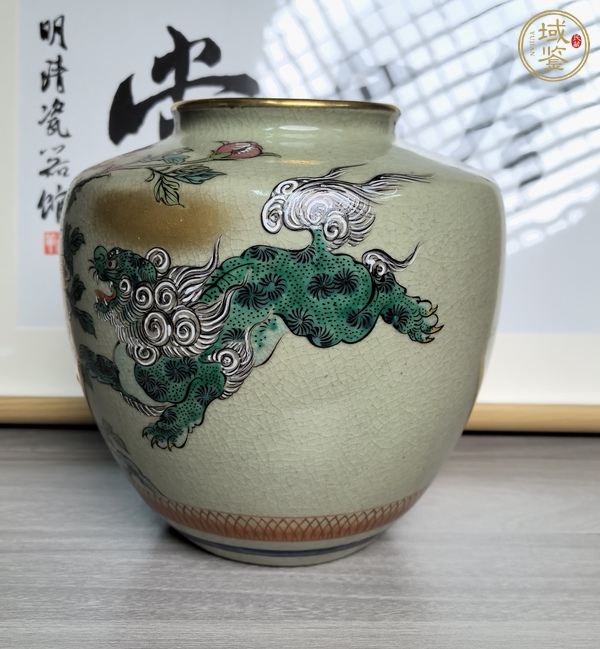 古玩陶瓷彩繪獅子穿花圖罐真品鑒賞圖