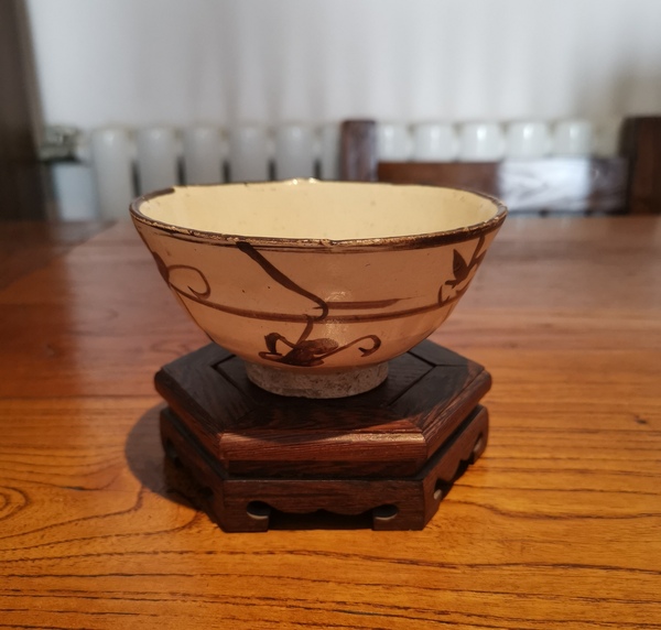古玩陶瓷元末明初·白地黑花茶碗拍賣,當前價格200元