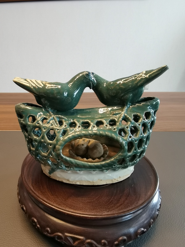 古玩陶瓷大清嘉慶年製官窯款綠釉鏤空喜鵲之家瓷塑拍賣,當(dāng)前價格1280元