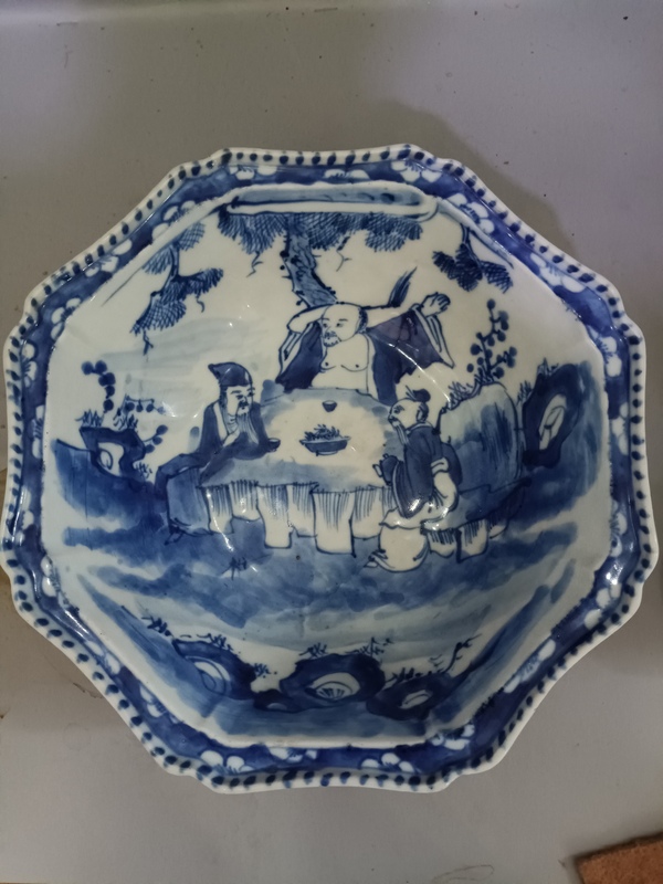 古玩陶瓷清中期青花人物故事八方窩角盆拍賣,當(dāng)前價(jià)格2888元