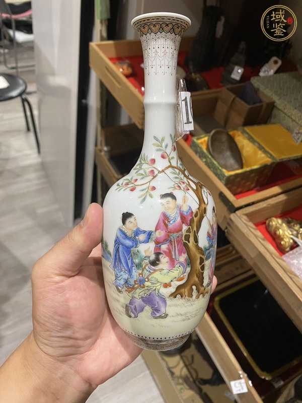 古玩陶瓷粉彩嬰戲圖撇口瓶真品鑒賞圖