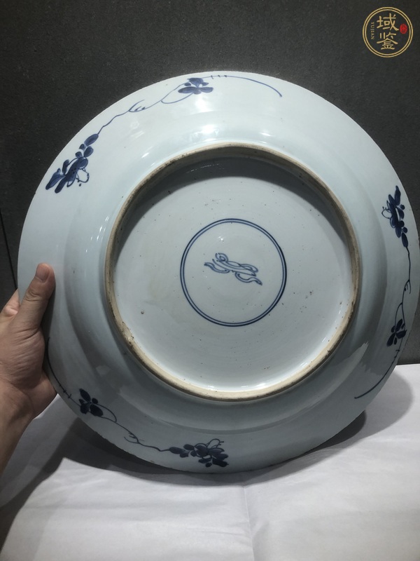 古玩陶瓷青花花卉紋盤真品鑒賞圖