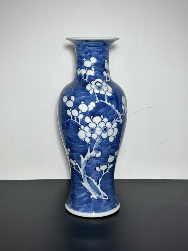 古玩陶瓷晚清光緒·青花留白冰梅圖觀音瓶拍賣,當前價格980元