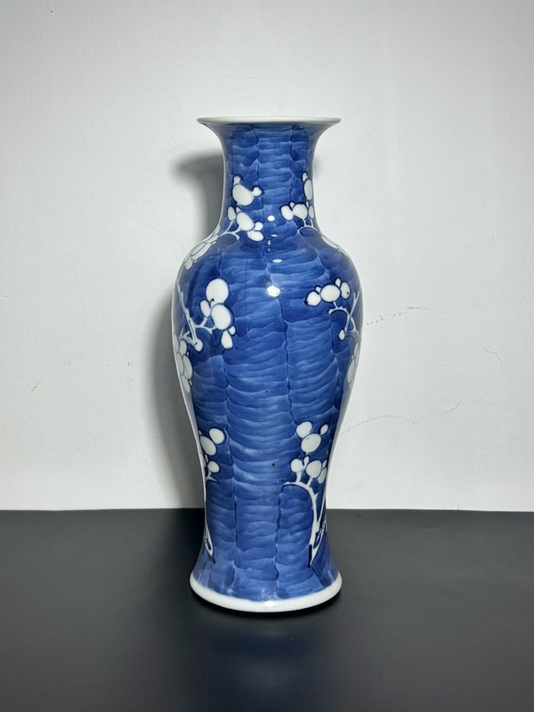 古玩陶瓷晚清光緒·青花留白冰梅圖觀音瓶拍賣,當前價格980元