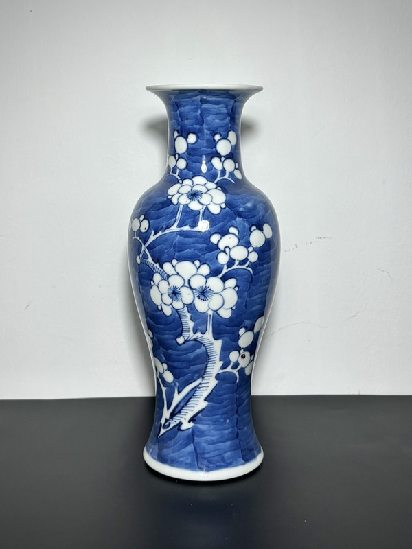 古玩陶瓷晚清光緒·青花留白冰梅圖觀音瓶拍賣,當前價格980元