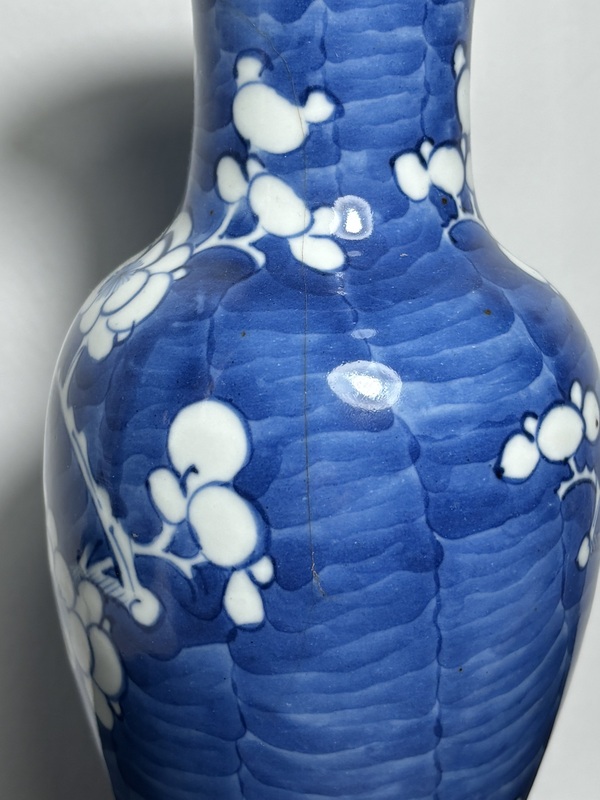 古玩陶瓷晚清光緒·青花留白冰梅圖觀音瓶拍賣,當前價格980元