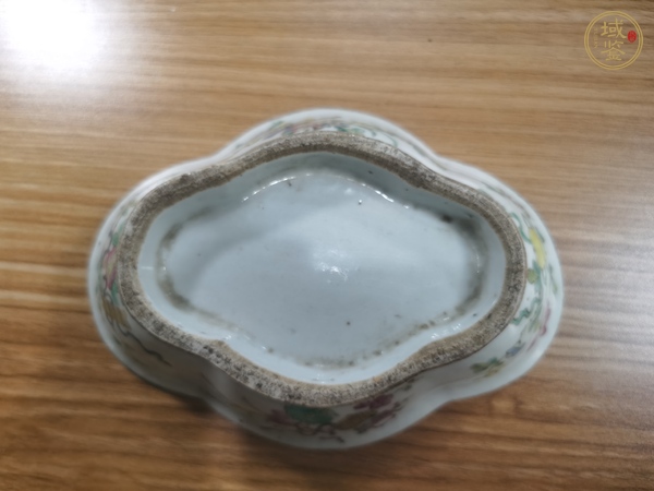 古玩陶瓷粉彩暗八仙海棠口貢碗真品鑒賞圖