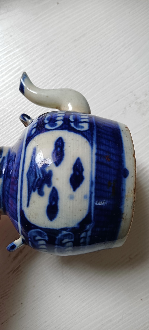 古玩陶瓷晚清青花提梁壺(沒有蓋、壸嘴掉粘)拍賣,當前價格188元