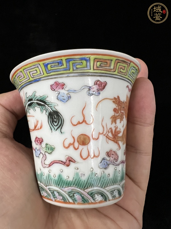 古玩陶瓷粉彩龍鳳紋馬蹄杯真品鑒賞圖