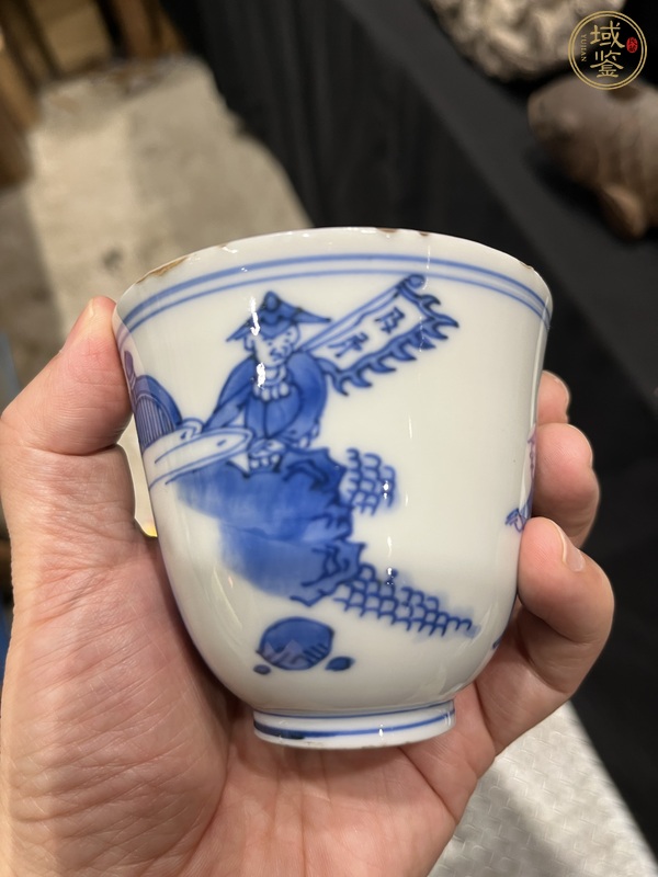 古玩陶瓷單藍圈大明成化年制款人物紋青花杯真品鑒賞圖