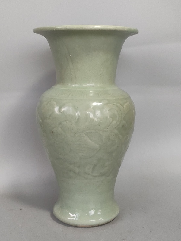 古玩陶瓷清早期青釉暗刻纏枝牡丹紋花觚拍賣,當前價格3500元