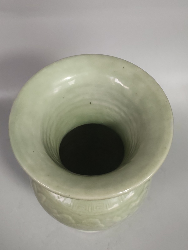 古玩陶瓷清早期青釉暗刻纏枝牡丹紋花觚拍賣，當(dāng)前價(jià)格3500元