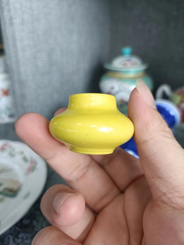 古玩陶瓷民國嬌黃釉鳥食罐拍賣,當前價格2888元